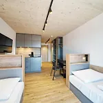 Timber One Boardinghouse מלון דירות דורפן