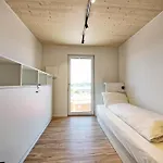 Timber One Boardinghouse מלון דירות