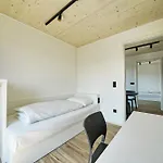 Timber One Boardinghouse מלון דירות דורפן
