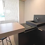 Timber One Boardinghouse מלון דירות דורפן