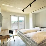 מלון דירות Timber One Boardinghouse