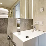 Timber One Boardinghouse מלון דירות דורפן
