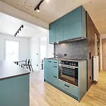 Timber One Boardinghouse מלון דירות 3*