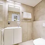 Timber One Boardinghouse מלון דירות דורפן