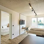 Timber One Boardinghouse 3* דורפן