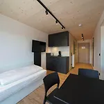 Timber One Boardinghouse מלון דירות