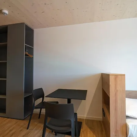 Timber One Boardinghouse 公寓式酒店 3*