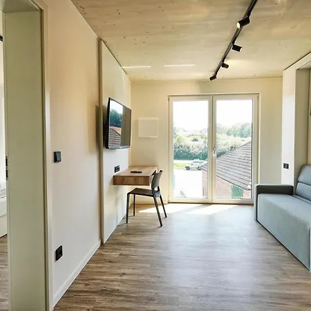 Timber One Boardinghouse 多尔芬